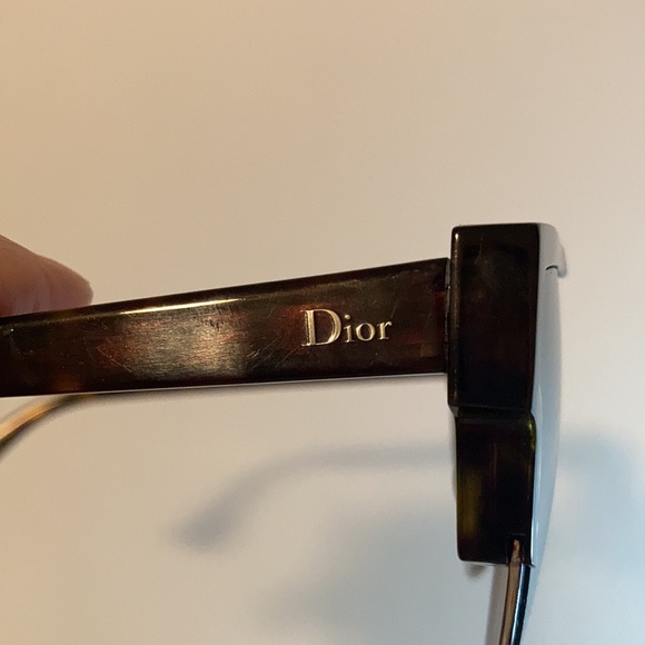 Christian Dior sunnies. Oversized. Tortashell with burgundy rims. Authentic. - Picture 4 of 14